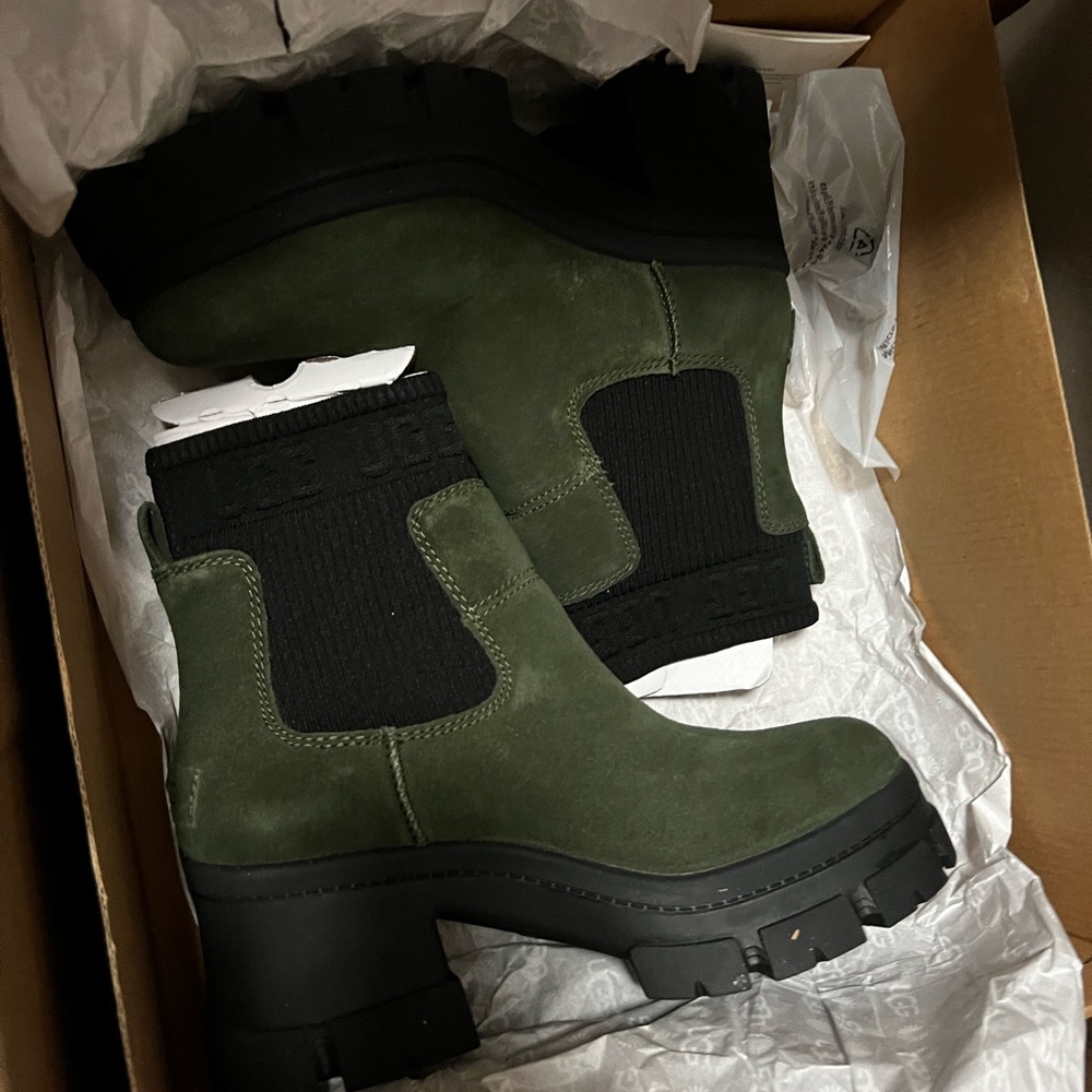 Ugg Brooklyn Chelsea Boots 9 Forest Night NEW IN BOX - Picture 2 of 9